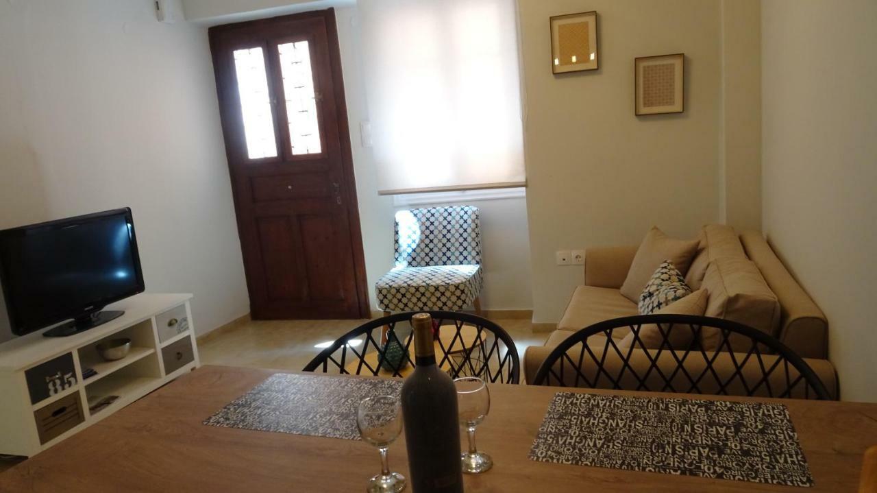 Elegant And Comfortable Apartment In The City Center Ermúpoli Kültér fotó