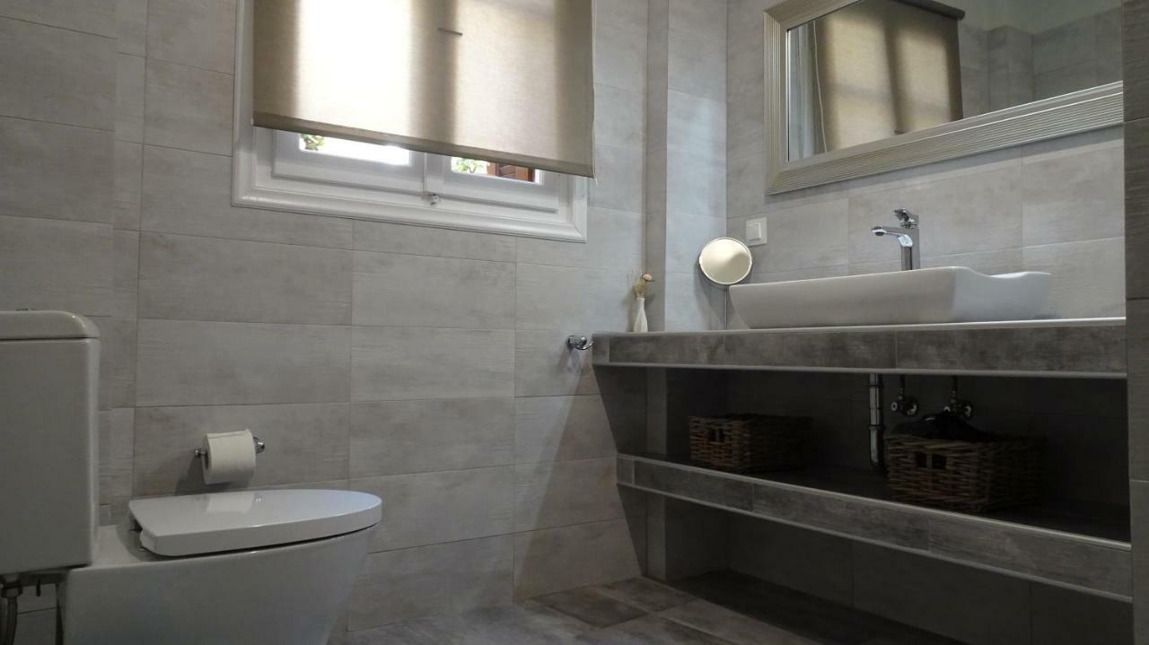 Elegant And Comfortable Apartment In The City Center Ermúpoli Kültér fotó