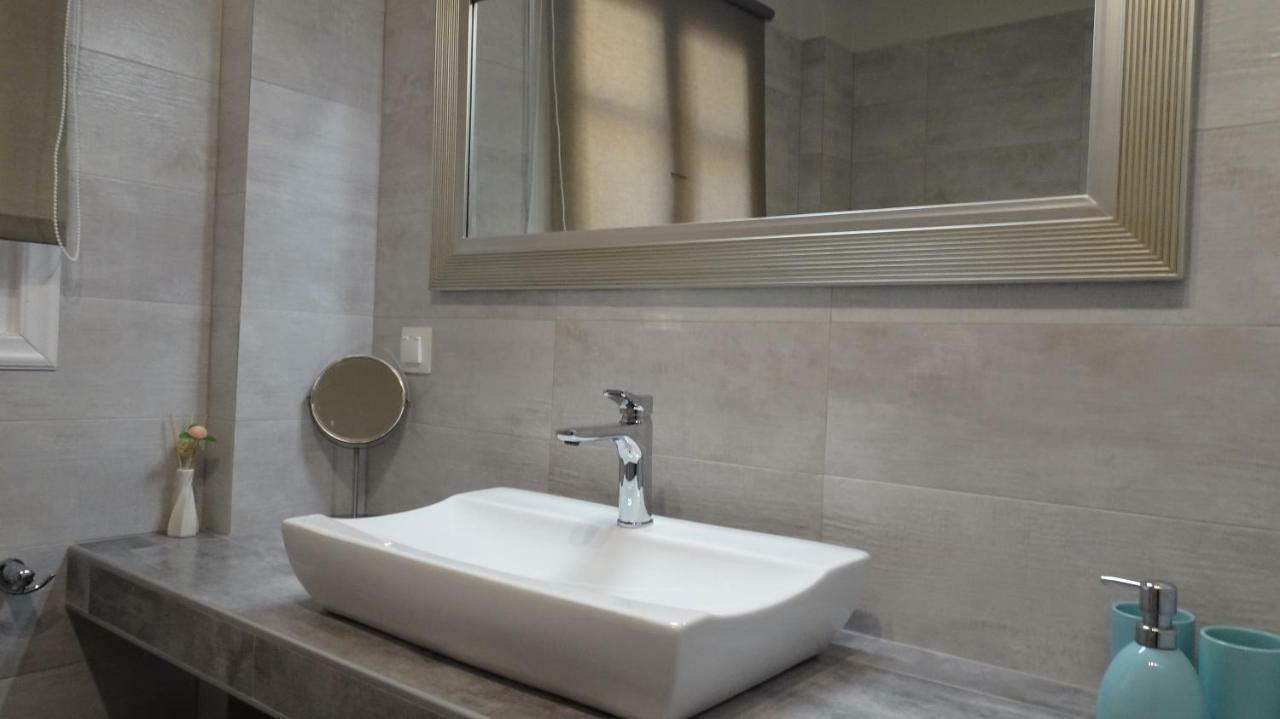 Elegant And Comfortable Apartment In The City Center Ermúpoli Kültér fotó