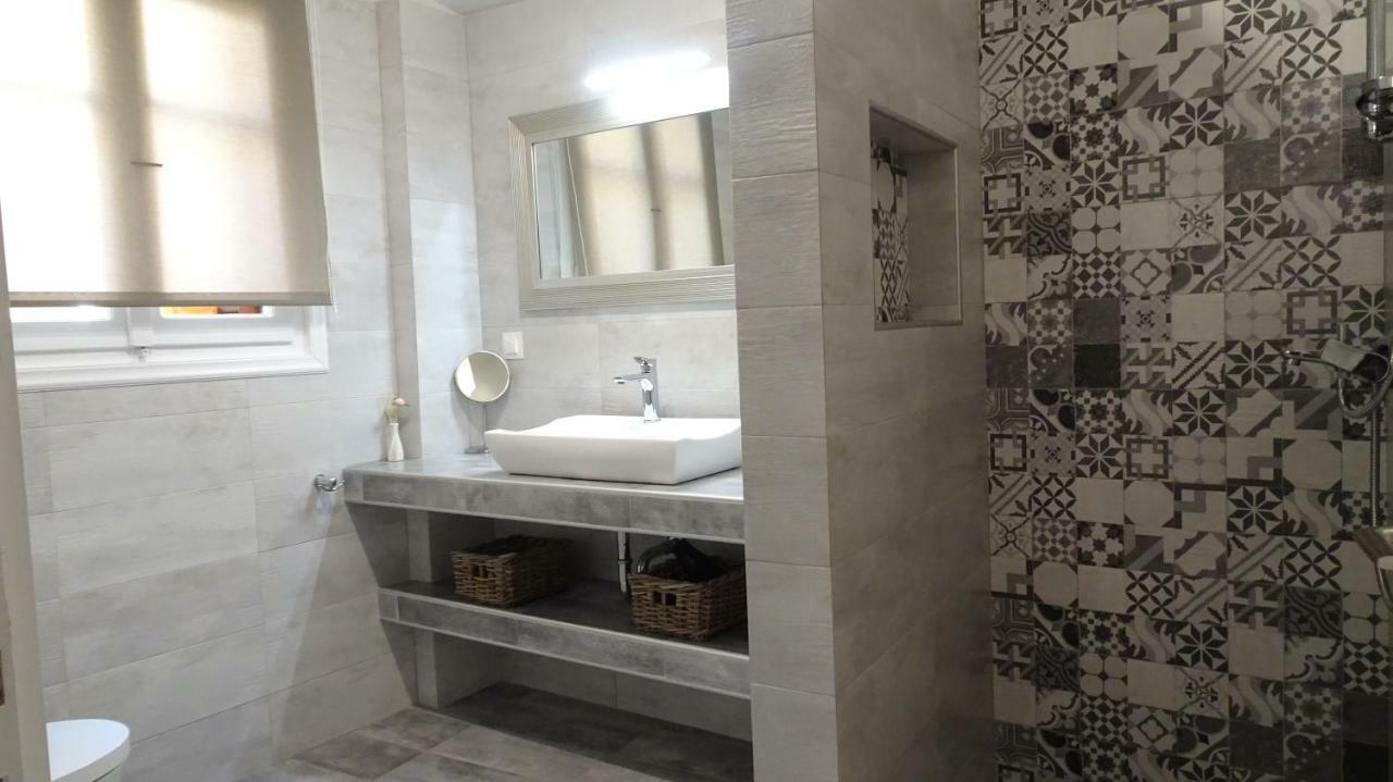 Elegant And Comfortable Apartment In The City Center Ermúpoli Kültér fotó